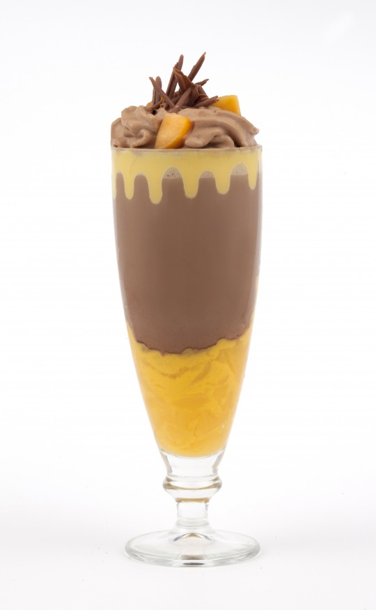リンツからつるん！とした「ミルクチョコレート マンゴー アイスドリンク」を夏季限定発売✨