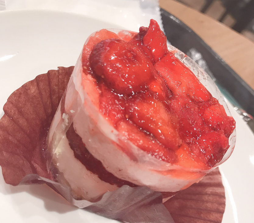 スタバのケーキでプチ贅沢🥰