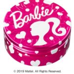 デビュー60周年🎊「Barbie×STEAMCREAM」の、とっても可愛いデザイン缶が発売されるよ💘