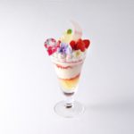 ハローキティと蜷川実花のコラボ💐期間限定コラボパフェ＆ランチョンマット✨