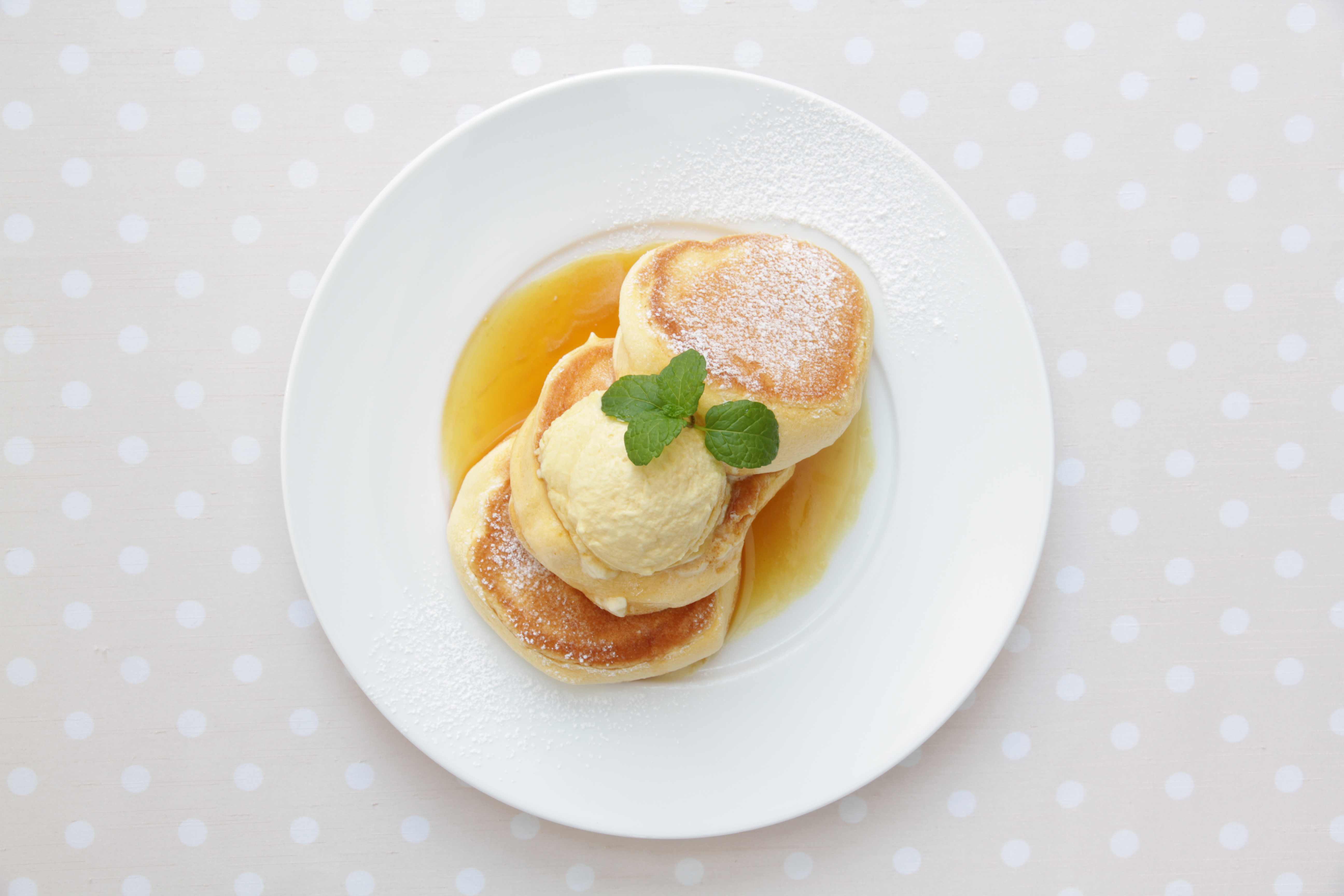 夏にぴったりの爽やかテイスト✨”幸せのパンケーキ”の「3種のシトラス　ヨーグルトパンケーキ」🥞