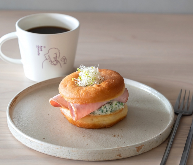 エシカルかつウェルネスな朝を🌤koe donuts kyotoの『ドーナツサンドイッチ』🥪