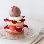 食べられるバラ🌹koe donuts kyotoの「ドーナツメルトパフェ ローズチョコレート」🍩