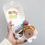 テイクアウトBOXも可愛い♡原宿の韓国マカロンカフェ🍓『Hellocaron』💖