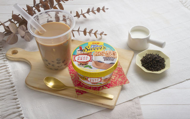 「明治 エッセル スーパーカップSweet’s タピオカ紅茶ラテ」タピオカ入り黒みつソース×紅茶クッキーの食感が癖になる“魅惑”のアイススイーツが新登場😻💙