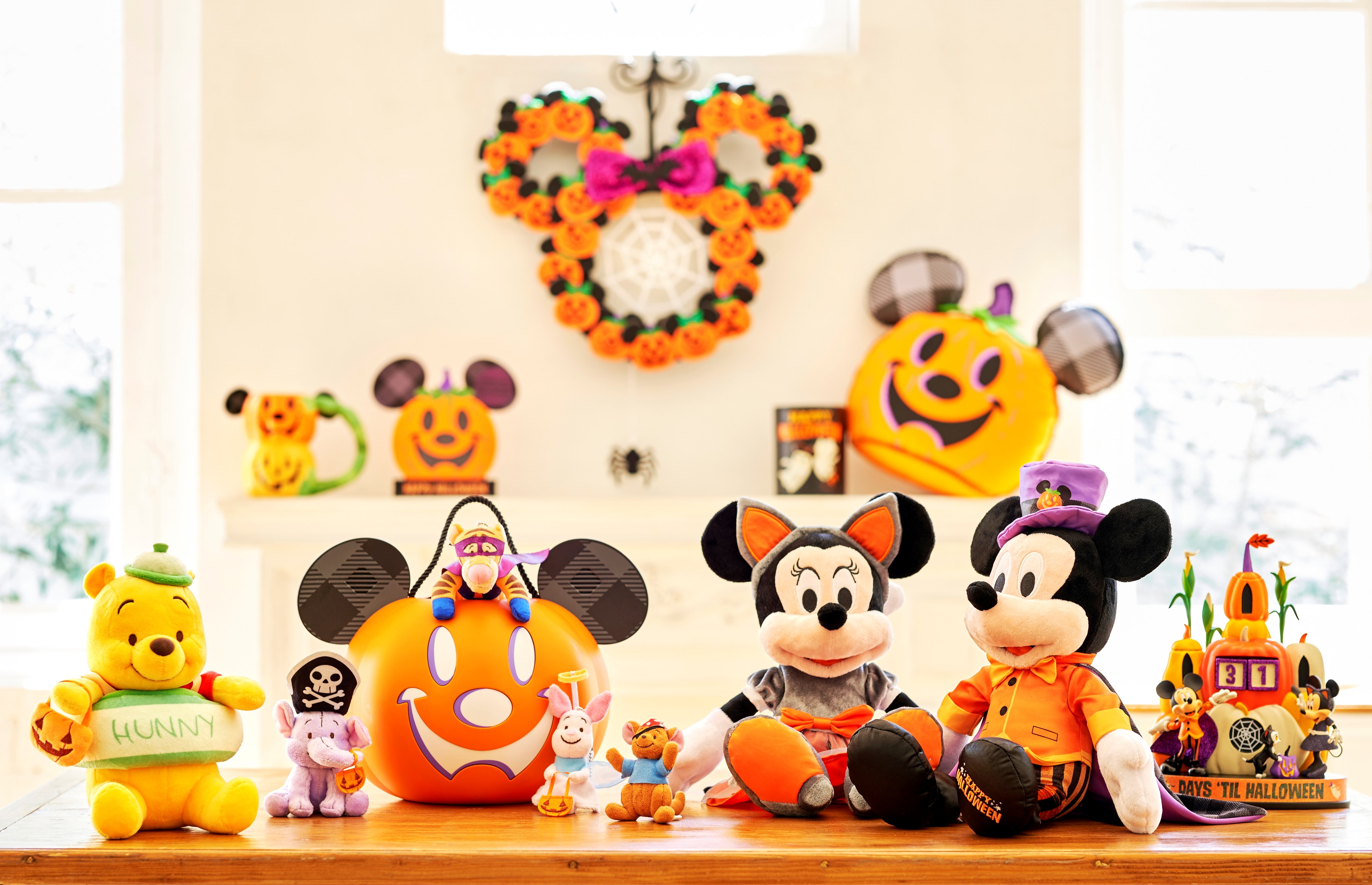 ハロウィーンを楽しもう！仮装したミッキーやプーさんたちのアイテムが登場🎃💜