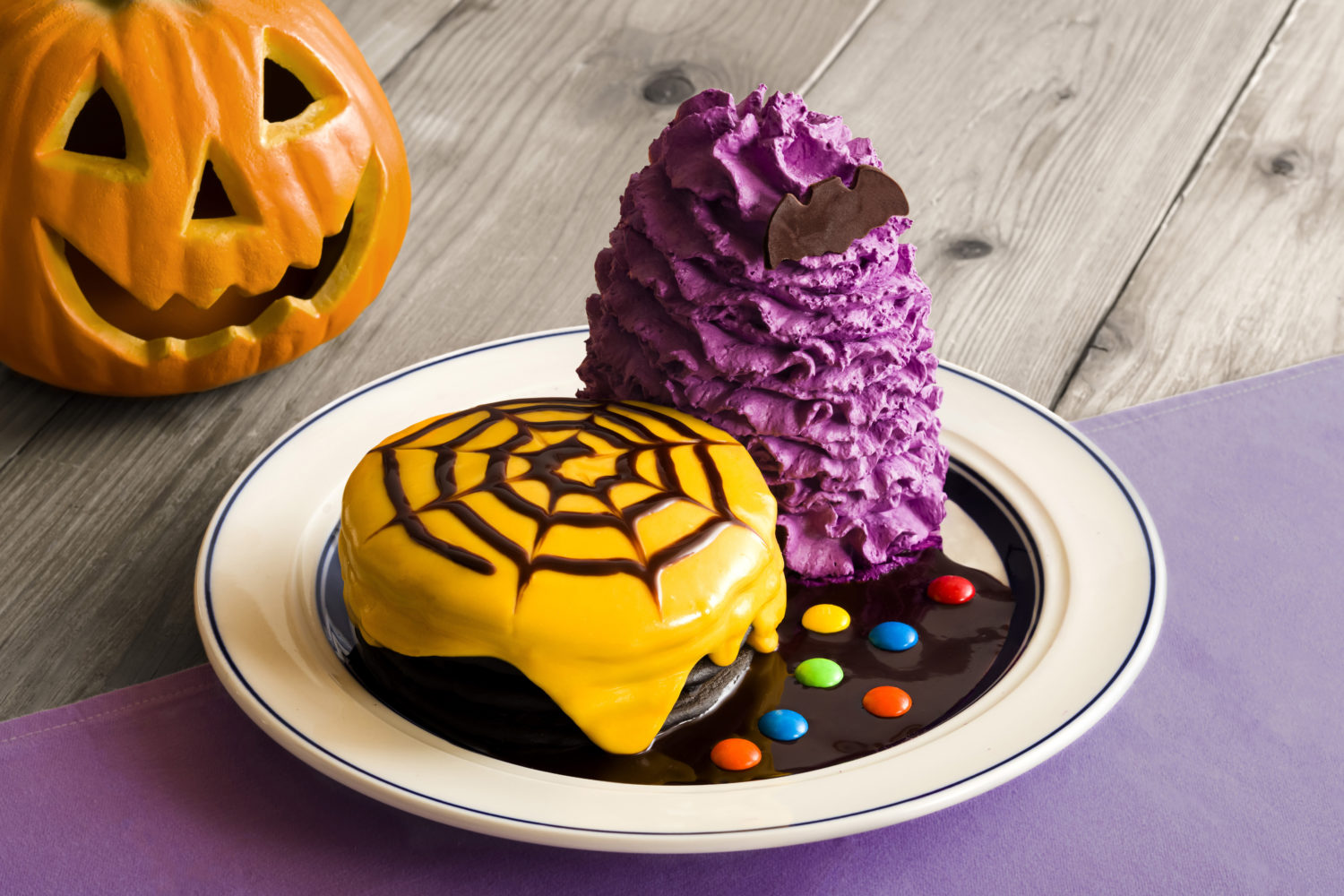 Eggs ’n Thingsから人気のハロウィンメニューが復活「ハロウィントリックパンケーキ」👻🥞