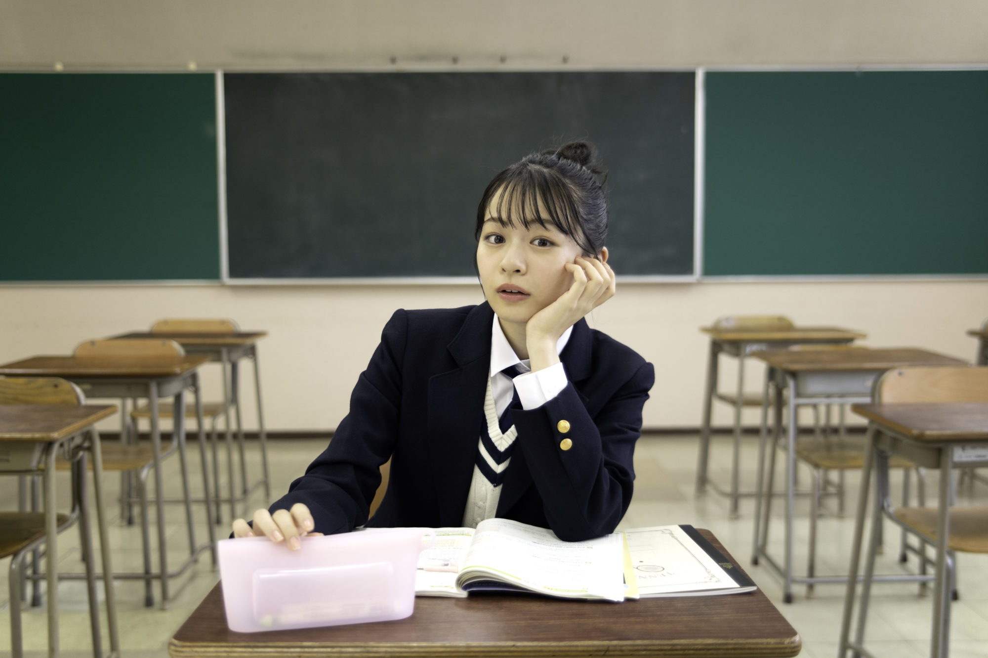 学生生活の必需品！莉子が機能ペンケースのイメージモデルに就任🎉