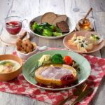 【ムーミンカフェ】北欧の魅力たっぷりの 「冬の食卓ディナーコース」が期間限定登場🍽🧣❄️