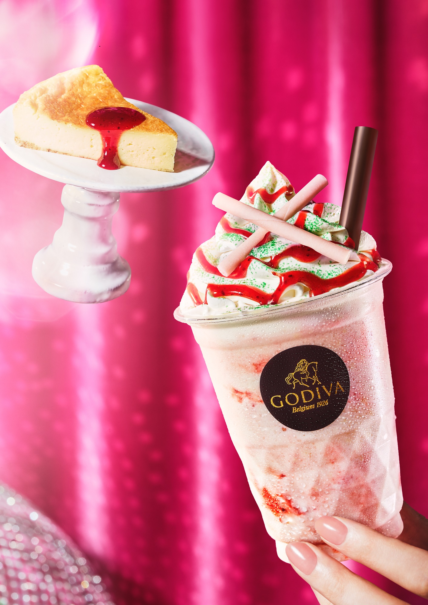 【GODIVA】ストロベリーソースとあまおうを使用したチョコレートのトッピング🤤💕「ショコリキサー バニラストロベリーチーズケーキ」を11月4日(金)に発売🍓🧀💗