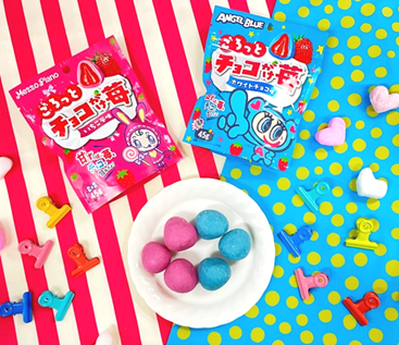 あの懐かしいキャラクターがお菓子になった😳!?「エンジェルブルーチョコがけ苺ホワイトチョコ味」「メゾピアノチョコがけ苺いちご風味」が2023年1月6日(金)に新発売🤭🌈🎀💖