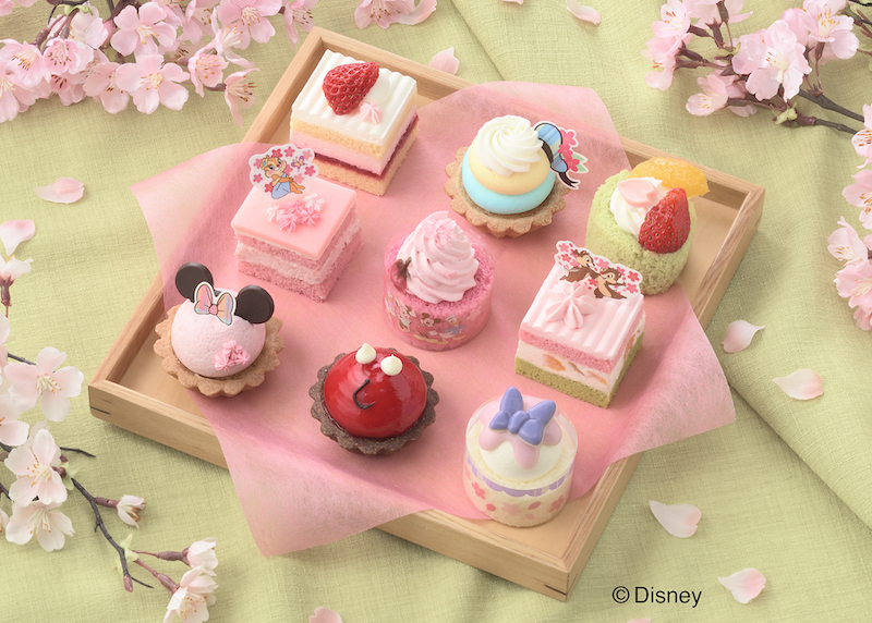 【銀座コージーコーナー】ミッキー&フレンズがお花見を楽しむ様子がかわいい9つのプチケーキアソートが3月15日(金)に発売🐭🌸🍰💖