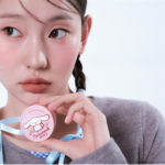 【注目コスメ!!】ポムポムプリン＆シナモロール × INTO Uの素敵なコラボが実現！自慢したくなるかわいい“泥リップ”と“チーク”を12月10日(火)より数量限定で販売🐶🩵🌟