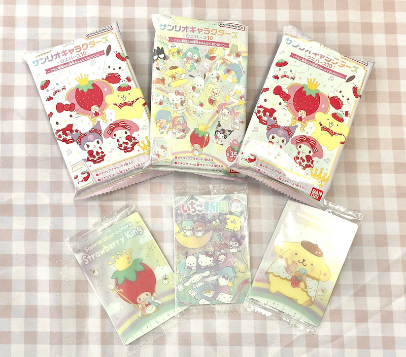 【編集部食レポ🍽】サンリオキャラクターズ ウエハースの第10弾が登場✨ いちご新聞50周年のお祝いとして過去のいちご新聞の表紙や50周年記念イラストを使用したデザインをラインナップ🐱🍓💖💕